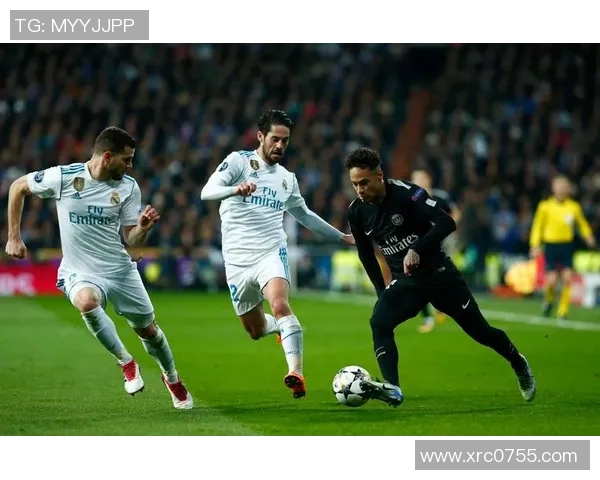 全球足球五大球星精彩瞬间壁纸汇集，尽显传奇风采与卓越技艺