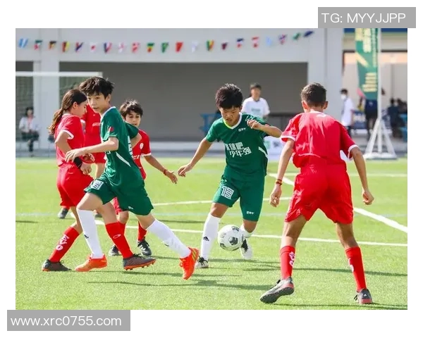 足球巨星拼搏展现永不言弃精神激励新时代青少年奋勇向前